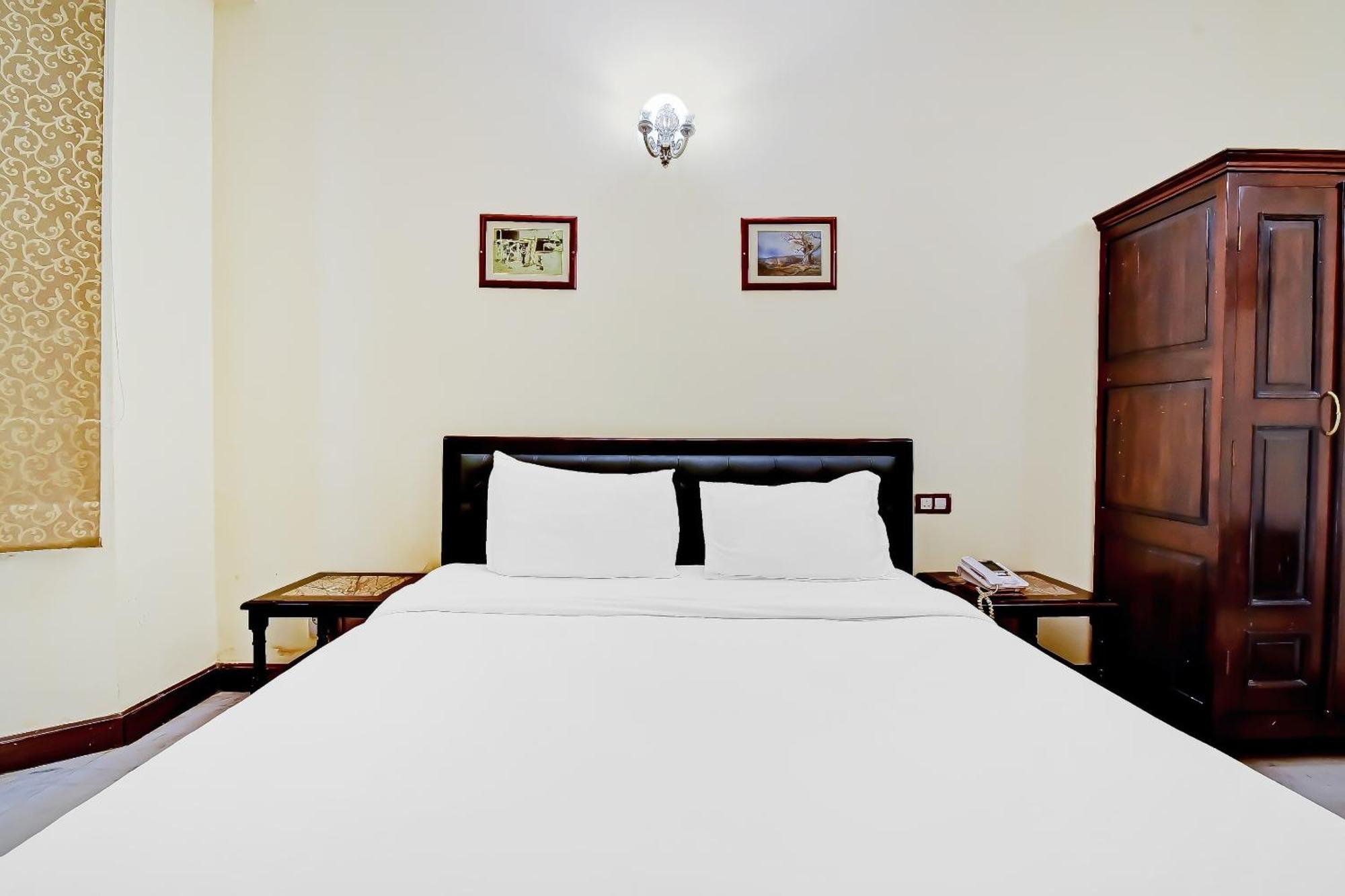 Collection O Hotel Four Boutique Kukas Extérieur photo