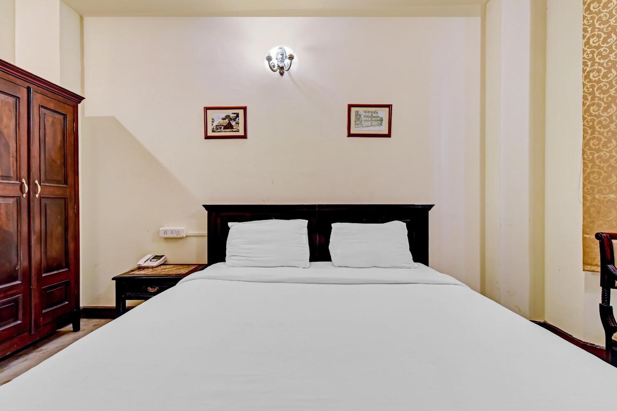 Collection O Hotel Four Boutique Kukas Extérieur photo