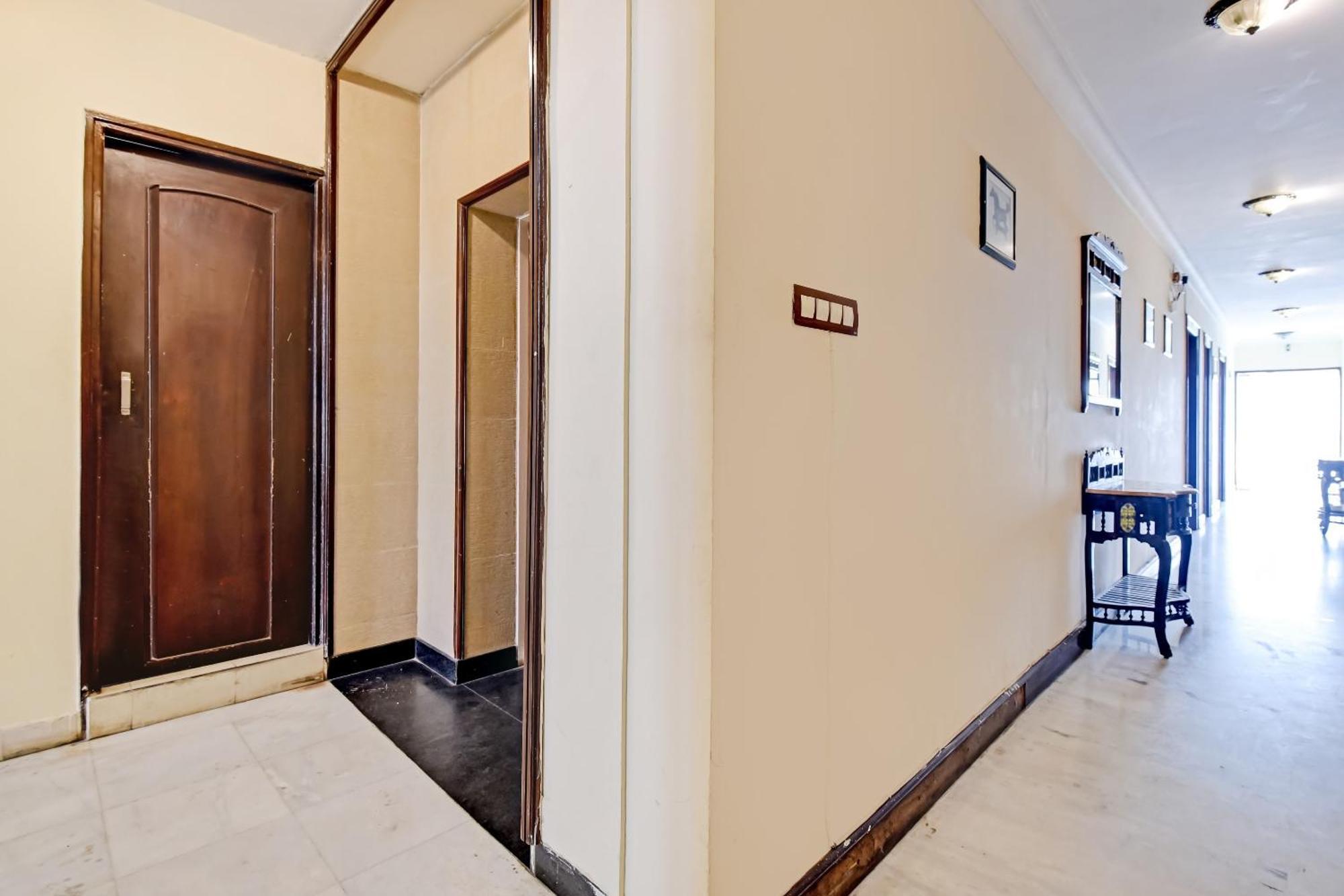Collection O Hotel Four Boutique Kukas Extérieur photo