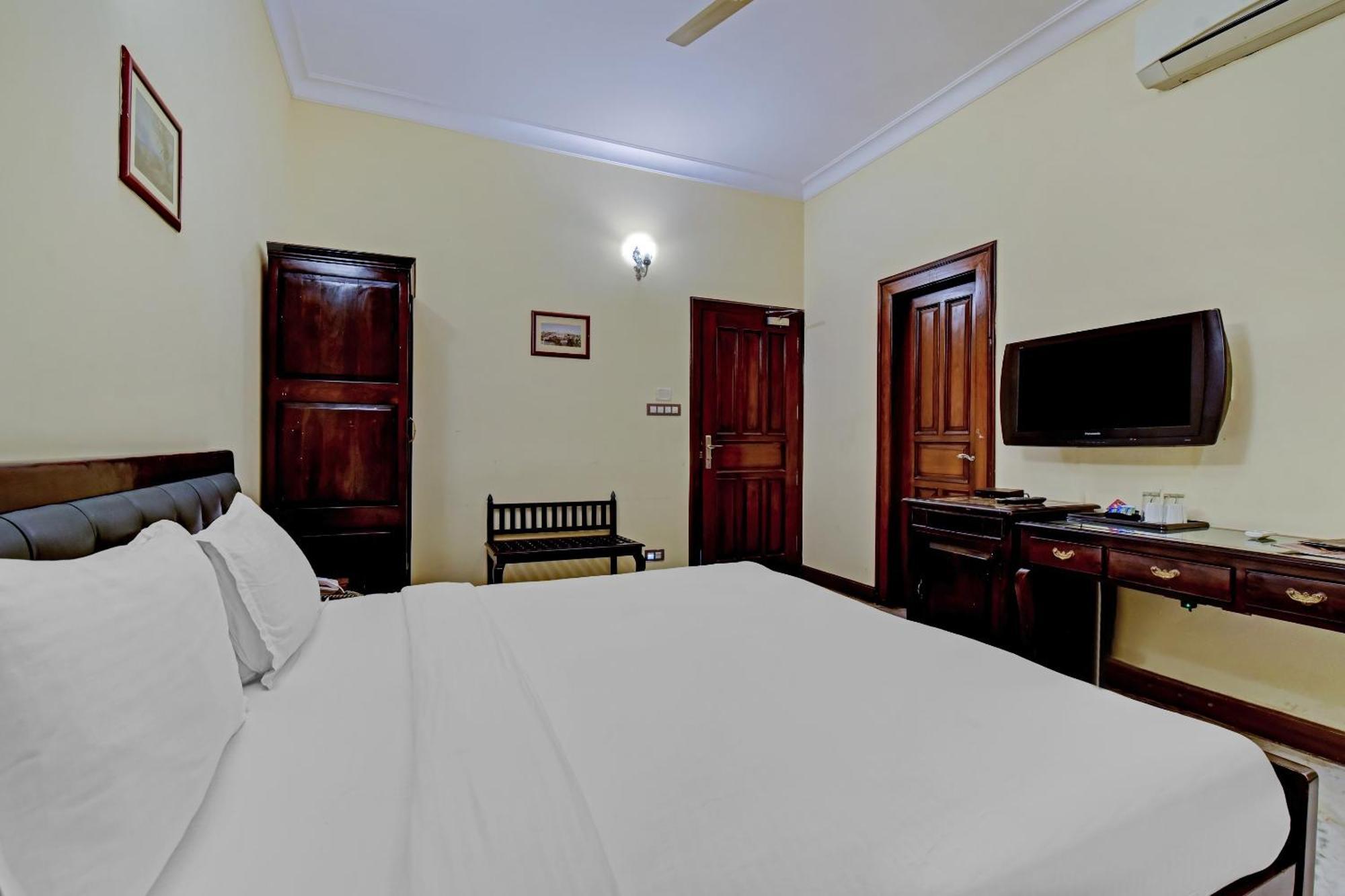 Collection O Hotel Four Boutique Kukas Extérieur photo