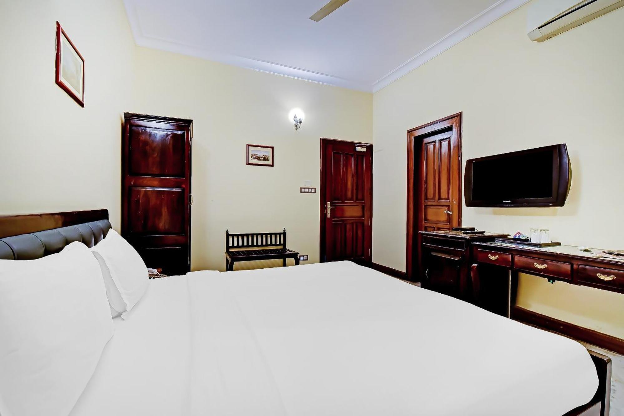 Collection O Hotel Four Boutique Kukas Extérieur photo