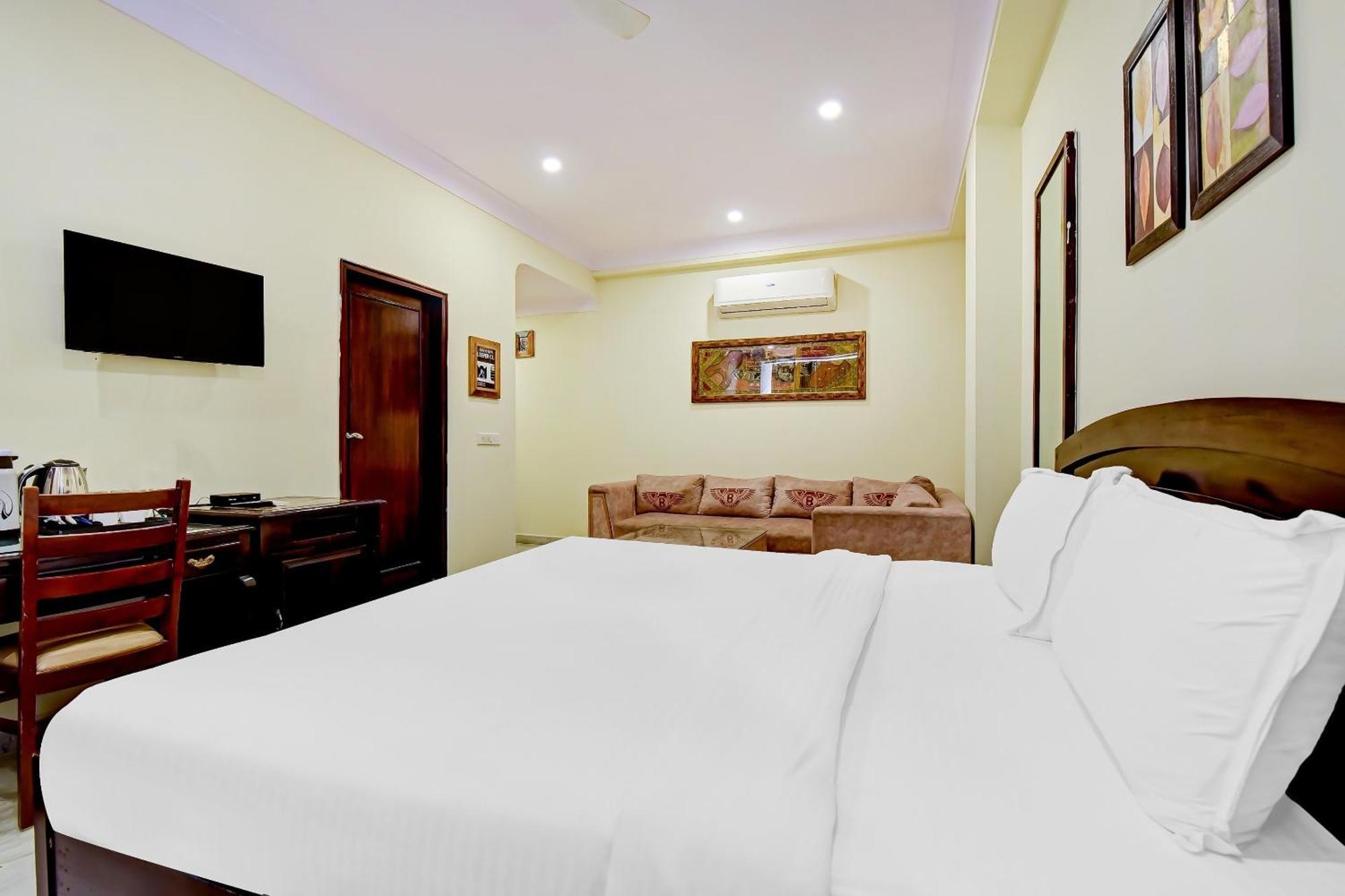 Collection O Hotel Four Boutique Kukas Extérieur photo