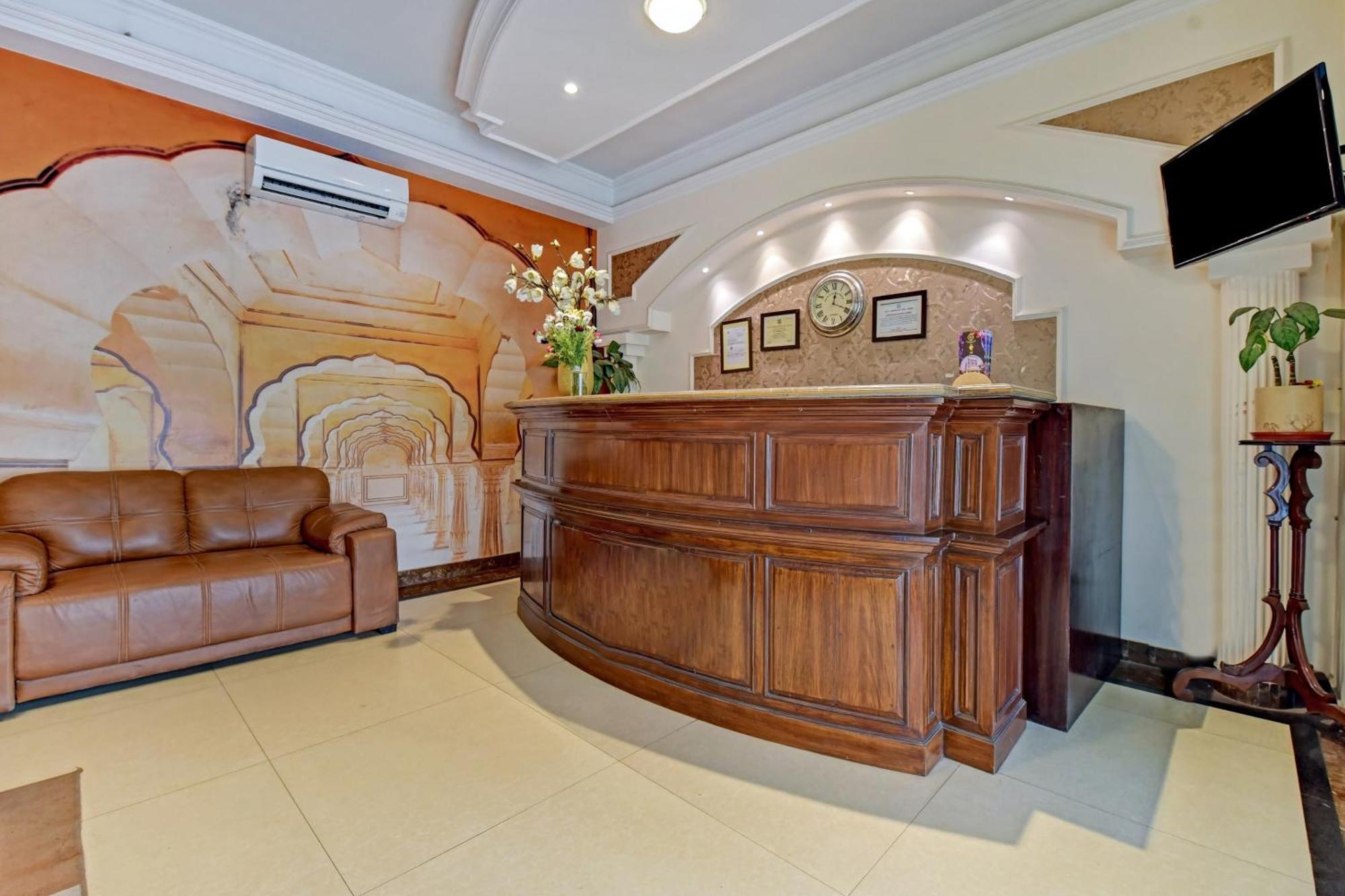 Collection O Hotel Four Boutique Kukas Extérieur photo