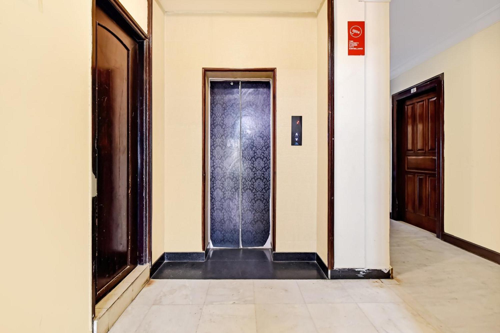 Collection O Hotel Four Boutique Kukas Extérieur photo