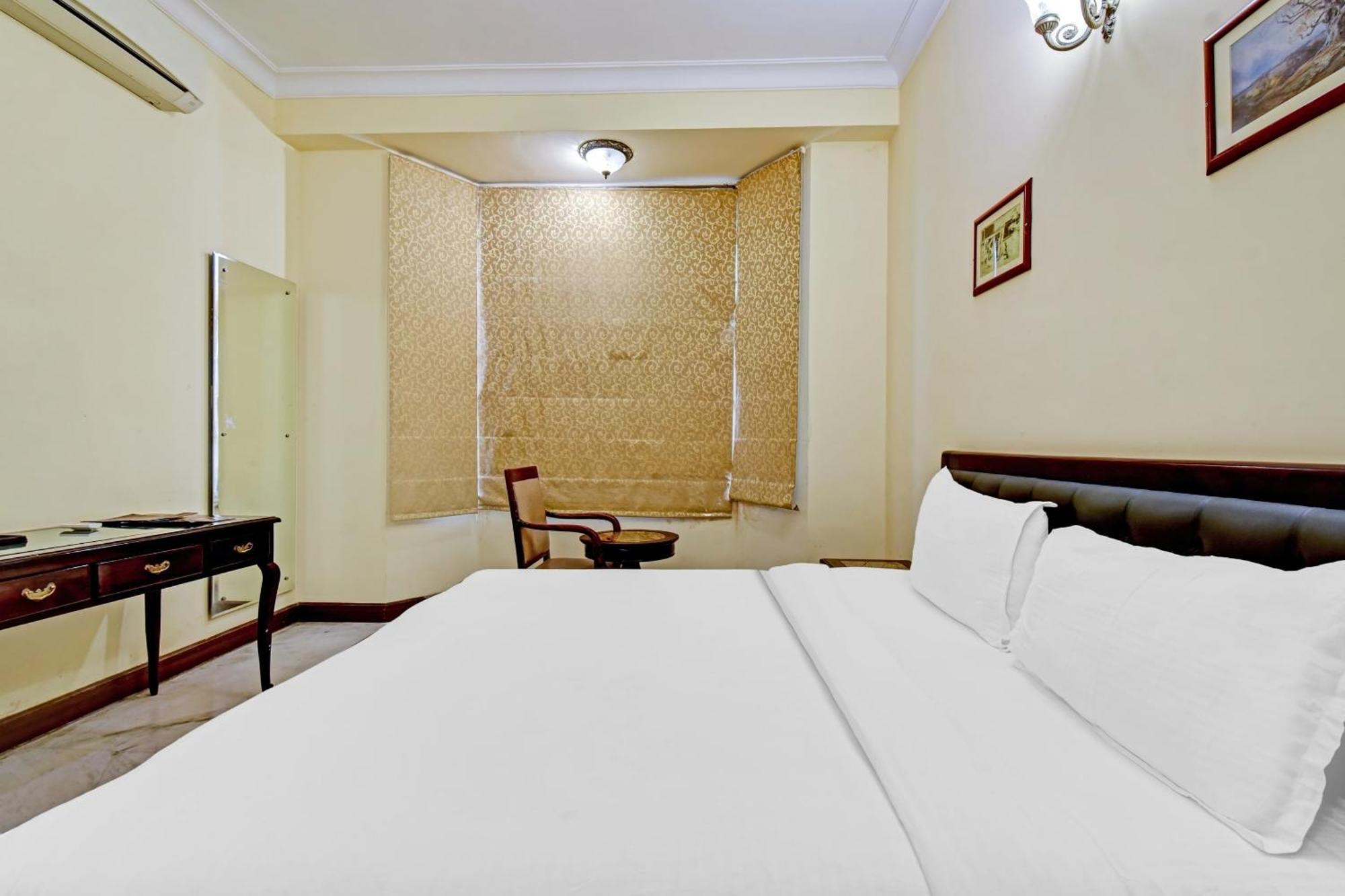 Collection O Hotel Four Boutique Kukas Extérieur photo