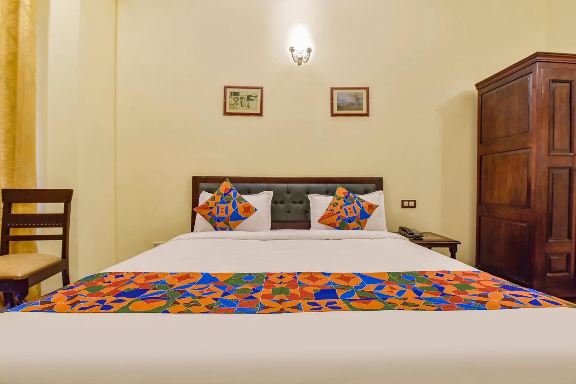 Collection O Hotel Four Boutique Kukas Extérieur photo