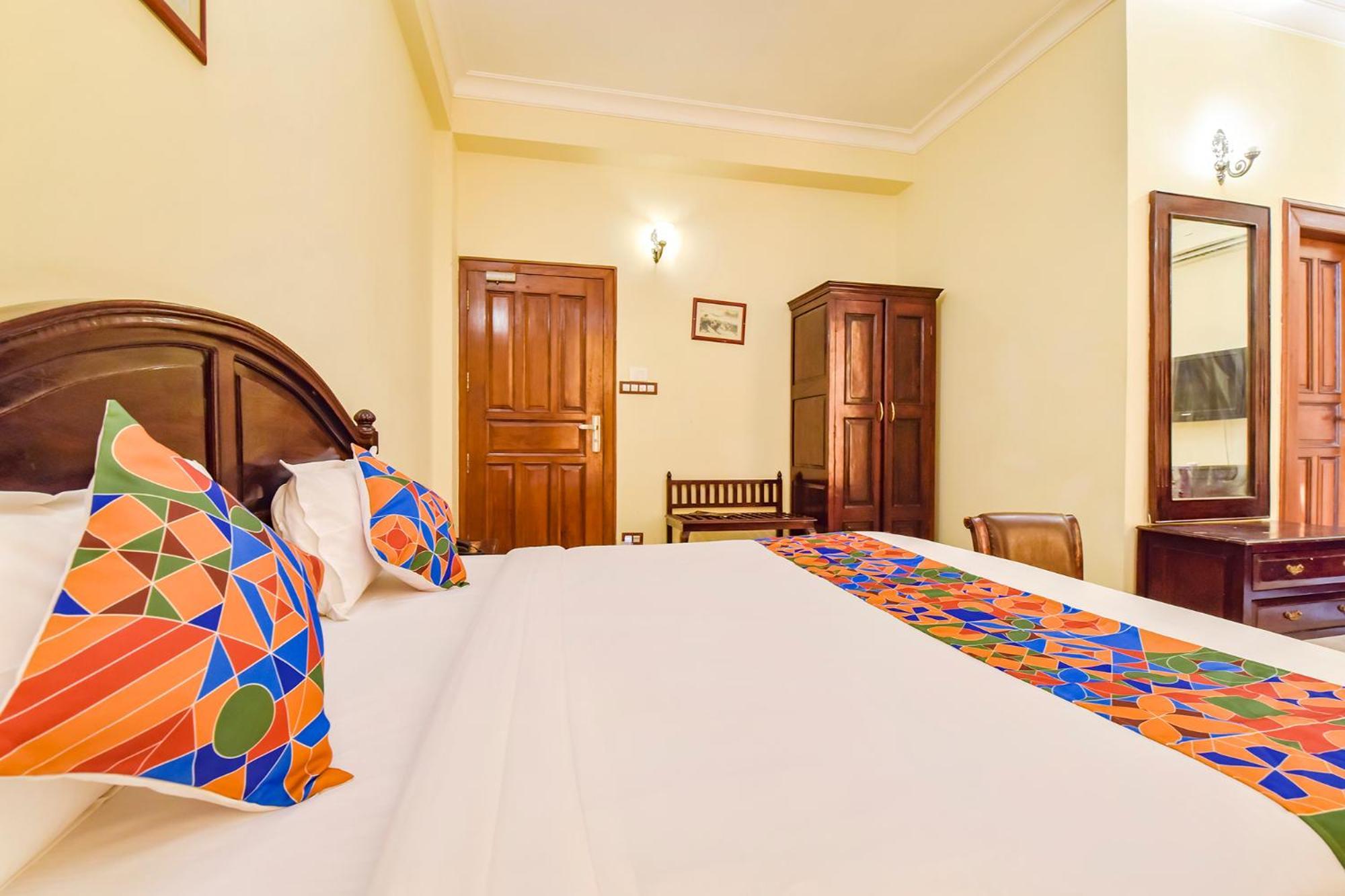 Collection O Hotel Four Boutique Kukas Extérieur photo